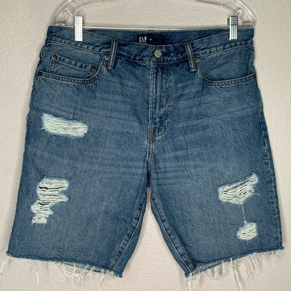 Men’s, Gap, Bermuda shorts, sz 34 distressed